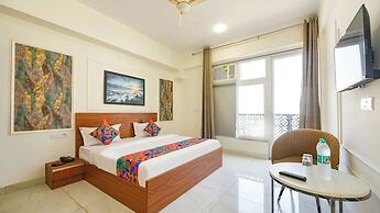 Hotel Golden Petals