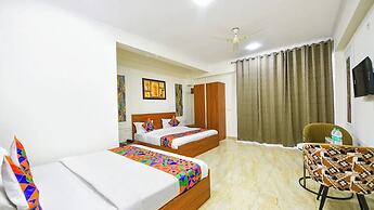 Hotel Golden Petals