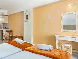 Manousis ApartHotel