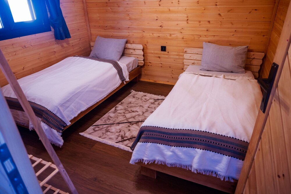 Avay BUNGALOV