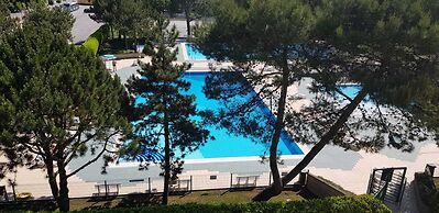 Bright Flat With Pool Access