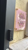 Roses Suite & Apartments