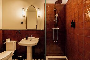 Maroon & Moss Residence