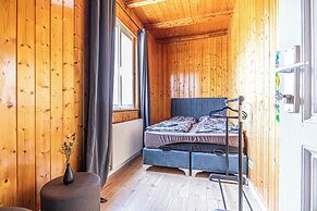 Stylish 3BR Apt Outdoor Space Sleeps 8
