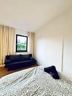 Stylish 3BR Apt Outdoor Space Sleeps 8