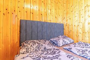 Stylish 3BR Apt Outdoor Space Sleeps 8