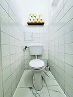 Stylish 3BR Apt Outdoor Space Sleeps 8