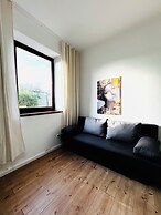 Stylish 3BR Apt Outdoor Space Sleeps 8