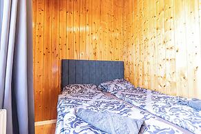 Stylish 3BR Apt Outdoor Space Sleeps 8