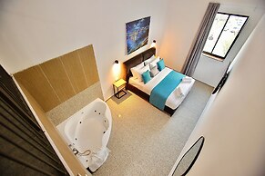 Azura Boutique Hotel