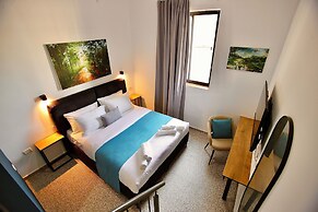 Azura Boutique Hotel