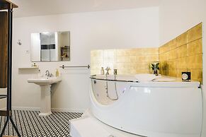 Les Précieuses Suites & Spa I