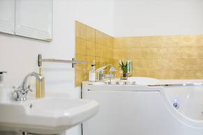 Les Précieuses Suites & Spa I