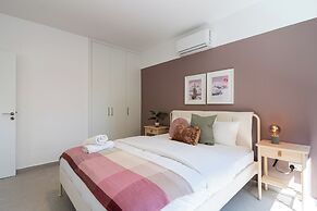 Cloudwalk 1- BR Apartment in Larnaca