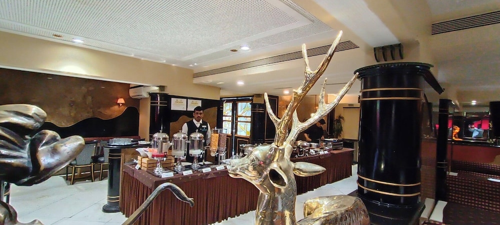 Rajhans Hotel