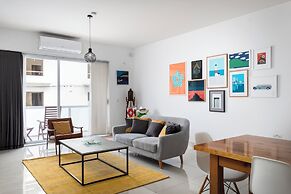 Chic & Spacious Modern 2BR APT Near Sea