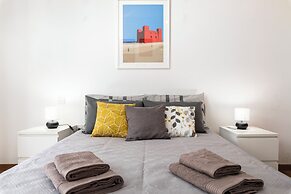 Chic & Spacious Modern 2BR APT Near Sea