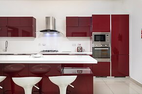 Chic & Spacious Modern 2BR APT Near Sea