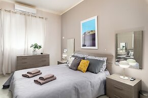 Chic & Spacious Modern 2BR APT Near Sea