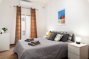 Chic & Spacious Modern 2BR APT Near Sea