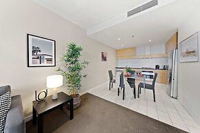 Stylish QV 2BR City Stay & Views