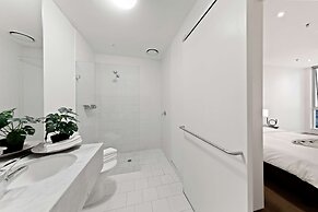 Stylish QV 2BR City Stay & Views