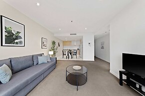 Stylish QV 2BR City Stay & Views