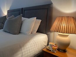 The Oaks Hotel
