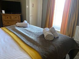 The Oaks Hotel