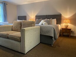 The Oaks Hotel