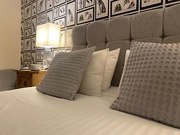 The Oaks Hotel