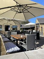 The Oaks Hotel