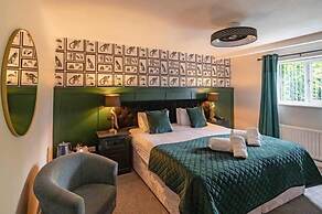 The Oaks Hotel