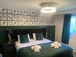 The Oaks Hotel
