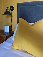 The Oaks Hotel