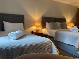 The Oaks Hotel