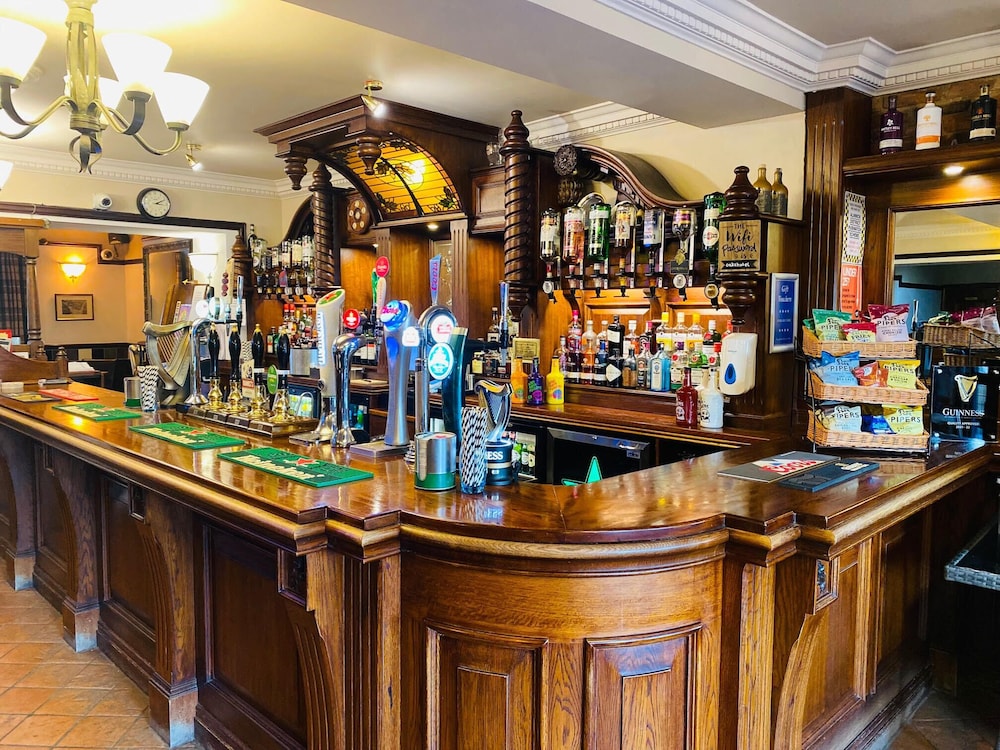 The Oaks Hotel