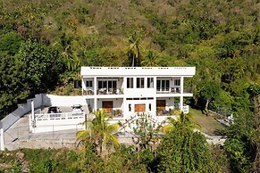 You 4 Ric Piton Suites