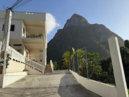 You 4 Ric Piton Suites