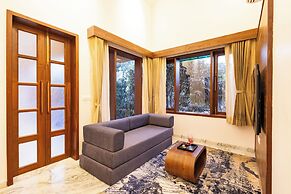 Still River Suites with Heated Pool, Jacuzzi by ELIVAAS