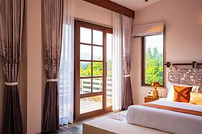 Still River Suites with Heated Pool, Jacuzzi by ELIVAAS