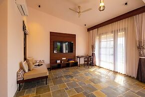 Still River Suites with Heated Pool, Jacuzzi by ELIVAAS