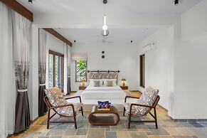 Still River Suites with Heated Pool, Jacuzzi by ELIVAAS