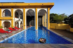 Still River Suites with Heated Pool, Jacuzzi by ELIVAAS