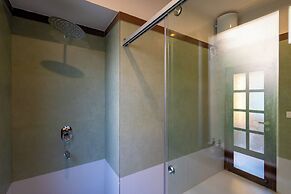 Still River Suites with Heated Pool, Jacuzzi by ELIVAAS