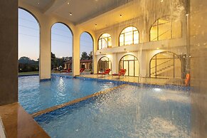Still River Suites with Heated Pool, Jacuzzi by ELIVAAS