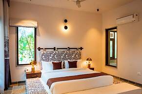 Still River Suites with Heated Pool, Jacuzzi by ELIVAAS