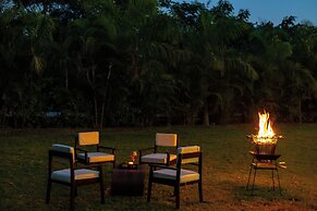 Still River Suites with Heated Pool, Jacuzzi by ELIVAAS