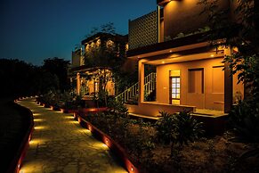 Still River Suites with Heated Pool, Jacuzzi by ELIVAAS