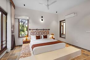 Still River Suites with Heated Pool, Jacuzzi by ELIVAAS